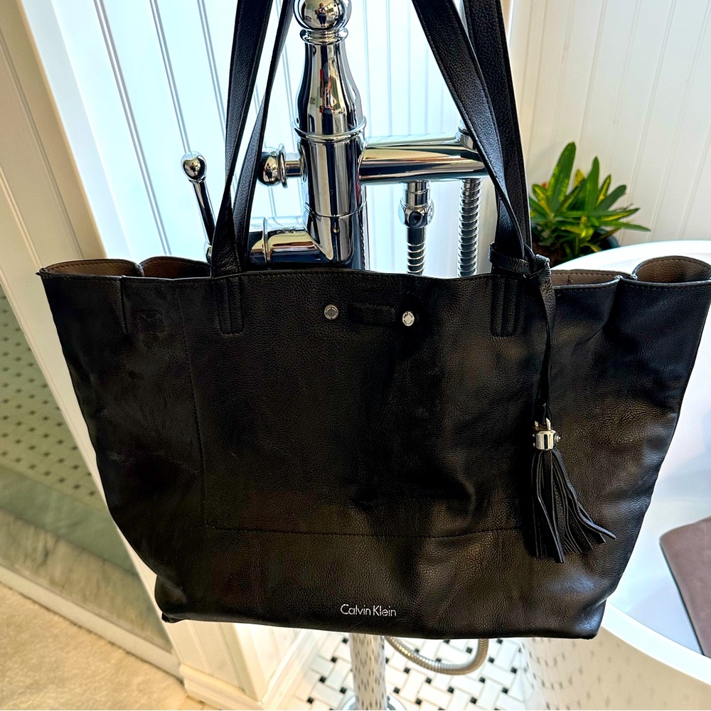 Extra large Calvin Klein black tote. Great condition. With insert